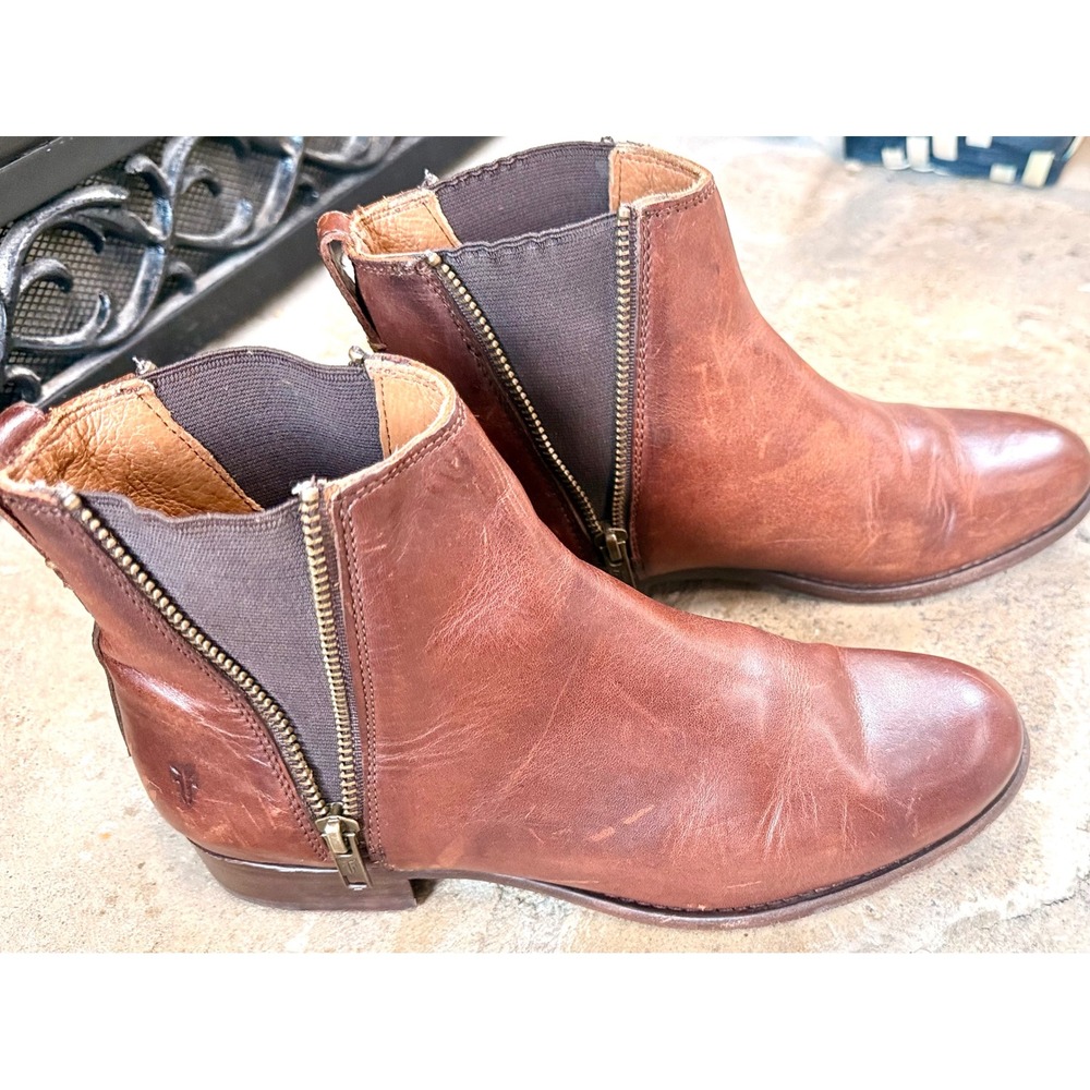 Frye Carly Zip Chelsea Boots Cognac Brown Leather Ankle Booties Women's 8 B